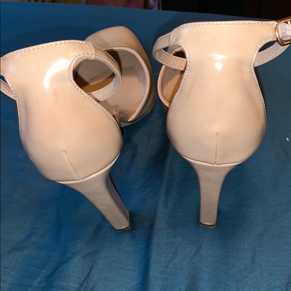 Just Fab Tan Nude Heels Size 7.5 Great Condition! - Picture 4 of 4